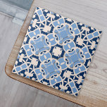 Azulejo Ornate Elegant Damask Clásico Azul Y Blanco<br><div class="desc">Esta elegante y llamativa baldosa decorativa en tonos azules y blancos es una excelente manera de darle un toque personal a la decoración casera.</div>