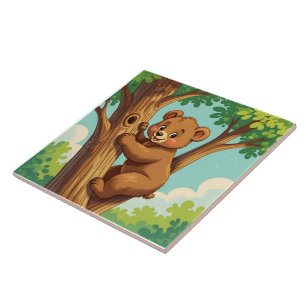 Azulejo Oso cachorro lindo subiendo a un árbol