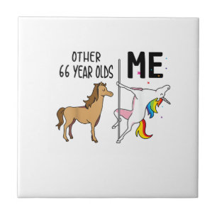 Azulejo Otro regalo de cumpleaños de 66 años de unicornio 