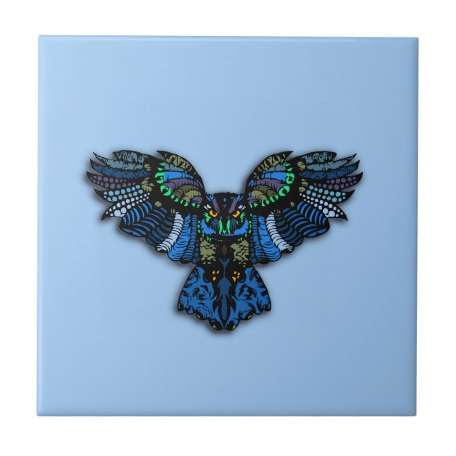 Azulejo Owl esparce alas en el cielo azul (Frente)