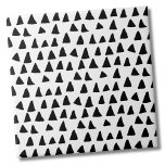 Azulejo Patrón blanco negro triangular simple<br><div class="desc">Utilice este sencillo fondo de triángulo blanco y negro para personalizar de su espacio vital. Incluso se puede cambiar el color de fondo para que sea realmente tu propio aspecto. Además, puedes hacer de los triángulos un color diferente. Si quieres usar esta baldosa como una pequeña montaña o un trívet...</div>