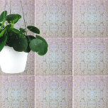 Azulejo Patrón De Damasco De Oro Barroco De Lujo En El Pas<br><div class="desc">Diseño de azulejos lujosos y elegantes,  con un patrón dorado de damasco adornado con un fondo azul pastel,  rosa/morado.</div>