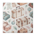 Azulejo Patrón de equipaje de viaje vintage (2)<br><div class="desc">Azulejo de cerámica con encantador patrón de acuarela que presenta maletas antiguas,  pasaportes,  maletines y hojas tropicales en un estilo retro inspirado en los viajes. Ideal para viajeros,  buscadores de aventuras,  amantes de lo vintage y cualquiera que ame la estética del wanderlust.</div>
