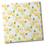 Azulejo Patrón de limón cítrico<br><div class="desc">De moda Sencillo Citrus Blanco Lemon Pattern cerámica. Impresión súper dulce con el limón amarillo clásico. Ideal para el amante de los dulces o para una impresión de verano. Si quieres usar esta baldosa como una pequeña montaña o un trívet para una bebida o un plato.. o quieres ir grande...</div>