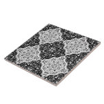 Azulejo Patrón de mosaico con temas marroquíes en blanco y<br><div class="desc">Esta cerámica sin fisuras presenta baldosas de motivos marroquíes en blanco y negro.</div>
