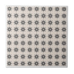 Azulejo Patrón de Starburst Pequeño Moderno De Mediados De<br><div class="desc">Diseño de inspiración moderna de mediados de siglo, con un patrón vintage de pequeños estallidos de plata retro sobre un fondo de color hueso. Diseño sencillo, limpio y moderno. Crea tu propio patrón de personalizado cargando una nueva imagen, o usa el botón "mensaje" para contactar con el diseñador para obtener...</div>