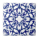 Azulejo Patrón español de color azul y blanco<br><div class="desc">La decoración es de estilo mediterráneo o español, con baldosas de cerámica. El diseño presenta un patrón clásico de azulejos españoles azules y blancos, recién actualizados en acuarelas giratorias y variadas. El patrón se puede escalar o bajar para un efecto de gran escala dramático o un aspecto complicado detallado; haga...</div>