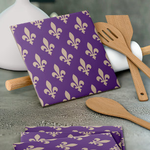 Azulejo Patrón Flor de Lis, Crema Real Francesa sobre Púrp