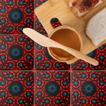 Azulejo Patrón floral azul negro rojo de la etnia folclóri<br><div class="desc">Presentamos un excepcional diseño de cerámica decorativa que cautivará tu mirada. Esta creación única exhibe un patrón vibrante e intrincado adornado con encantadores motivos florales inspirados en tradiciones populares, que evocan un sentido de atractivo étnico. La rica paleta de colores combina armoniosamente tonos rojos, negros y azules, lo que aporta...</div>