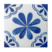 Patrón floral azul y blanco mediterráneo