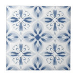 Azulejo Patrón floral clásico azul<br><div class="desc">Fondo blanco. Decorado con flores azules de estilo retro clásico</div>