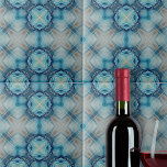 Azulejo Patrón geométrico abstracto azul e índigo suave<br><div class="desc">Esta baldosa cerámica tiene un patrón geométrico complejo y simétrico que es central en su diseño. En el centro del patrón se encuentra una figura de tipo estrella marcada por una forma ‘X’, enmarcada en múltiples hexágonos concéntricos. Cada capa del diseño muestra un gradiente de tonos azules, que va desde...</div>