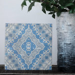 Azulejo Patrón geométrico con aspecto de cemento de cosech<br><div class="desc">Diseño de baldosas decorativas de inspiración vintage con un patrón impecable de formas geométricas en tonos azules sobre un fondo texturado de cemento.</div>