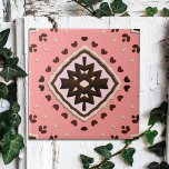 Azulejo Patrón geométrico de medallón beige rosado y marró<br><div class="desc">Una forma única y atractiva de decorar tu casa,  esta baldosa de cerámica tiene formas geométricas beige y marrón,  colocadas sobre un fondo de salmón rosa.</div>