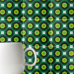 Azulejo Patrón geométrico de mosaico blanco y negro lima<br><div class="desc">Diseño de cerámica moderna y elegante,  con un patrón impecable de formas geométricas en verde esmeralda,  verde cal,  negro y blanco.</div>