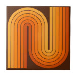 Azulejo Patrón geométrico de rayas arqueadas de estilo ret<br><div class="desc">Diseño geométrico de estilo retro vintage de los años 70 en Naranja marrón y amarillo.</div>
