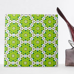 Azulejo Patrón geométrico del hexágono verde limón moderno<br><div class="desc">Este diseño de cerámica elegante está compuesto por un patrón impecable de formas geométricas de color verde lima, negro y blanco. El patrón geométrico hexágono crea un aspecto moderno y único, perfecto para añadir un poco de vitalidad y de encanto a cualquier espacio. Este embaldosado de cerámica es ideal para...</div>