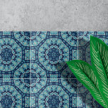 Azulejo Patrón geométrico del índigo azul suave Kaleidosco<br><div class="desc">Esta cerámica presenta un diseño geométrico de mosaico hipnotizador. Los patrones intrincados y las formas simétricas convergen para crear una pieza central que impacta visualmente. La baldosa está decorada con varios tonos azules, que van desde la profundidad hasta el turquesa suave. Estos colores están ordenados artísticamente para realzar la profundidad...</div>