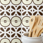 Azulejo Patrón geométrico del mosaico blanco y marrón crem<br><div class="desc">Experimente el diseño cerámico contemporáneo de baldosas que exhiben un armonioso arreglo hecho a partir de formas geométricas marrones,  con un fondo de blanco cremoso,  que se mezcla perfectamente.</div>
