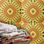 Azulejo Patrón geométrico del mosaico del Naranja amarillo<br><div class="desc">Esta baldosa de cerámica tiene una estrella roja radiante en su centro, que sirve como punto central del diseño. Alrededor de la estrella central hay capas de patrones complejos, que se despliegan como pétalos de una flor. Estos patrones se representan en tonos cálidos de ámbar y oro, creando una mezcla...</div>