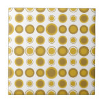 Azulejo Patrón geométrico moderno de oro de mostaza de med<br><div class="desc">Diseño de inspiración moderna de mediados del siglo XX con un patrón vintage de círculos retro de mostaza dorada sobre un fondo blanco. Diseño sencillo y moderno. Crea tu propio patrón de personalizado cargando una nueva imagen, o usa el botón "contacta con este diseñador" para obtener ayuda. Para crear su...</div>