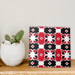 Azulejo Patrón geométrico moderno rojo negro y blanco<br><div class="desc">Este azulejo cerámico exuda una sensación de elegancia eterna con su intrincado patrón geométrico. El diseño es simétrico y se refleja en sí mismo tanto horizontal como verticalmente, creando un efecto visual armonioso. Los principales colores utilizados en el diseño son el rojo, el negro y el blanco, dispuestos meticulosamente para...</div>