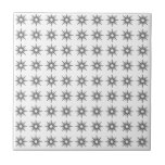 Azulejo Patrón moderno de estrella de plata de mediano sig<br><div class="desc">Diseño de inspiración moderna de mediados del siglo XX con un patrón vintage de pequeños estallidos de plata retro sobre fondo blanco. Diseño sencillo, limpio y moderno sin inconvenientes. Crea tu propio patrón de personalizado cargando una nueva imagen, o usa el botón "mensaje" para contactar con el diseñador para obtener...</div>