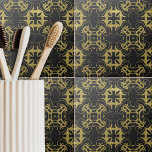 Azulejo Patrón Purpurinoso de Damasco metálico de imitació<br><div class="desc">Elegante diseño de baldosas decorativas con un falso patrón de damasco metálico dorado sobre un fondo purpurina negro.</div>