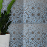 Azulejo Patrones florales y geométricos azul gris oscuro<br><div class="desc">Esta cerámica muestra un diseño intrincado y simétrico que es una fusión armoniosa de patrones florales y geométricos. Las hojas y flores delgadas están elegantemente entrelazadas, creando una experiencia visual cautivadora. El diseño está decorado con un fondo gris mullido, con unos tonos azules vivos que aportan un contraste sorprendente. Este...</div>