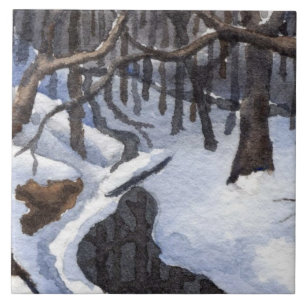 Azulejo Pequeño arroyo en la nieve de invierno con aguas o