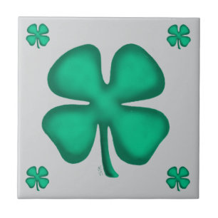 Azulejo pequeño gris 5 trébol irlandés de 4 hojas