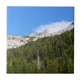 Azulejo Pico de la Catedral en el Lago Tenaya, Yosemite, C