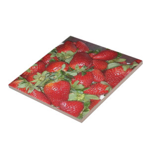 Azulejo Pila de fresas jugosas rojas