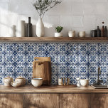 Azulejo portugués ruso Azul Blanco Mediterráneo<br><div class="desc">Bonitas baldosas mediterráneas azules y blancas inspiradas en los patrones portugueses de Azulejo, con un ilustracion original de flores elegantes y motivos naturales. Con su moderno y clásico diseño rústico con detalles intrincados, estas baldosas son perfectas como contragolpe de cocina o paredes de acento en un comedor. Trae sofisticación atemporal...</div>