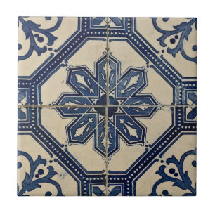 Azulejo portugués tradicional en baldosas cerámica