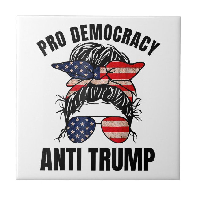 Azulejo Pro Democracia - Bandera estadounidense anti Trump (Frente)