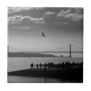 Azulejo Puente colgante en Lisboa Foto en Blanco y Negro