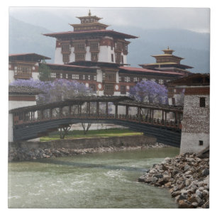 Azulejo Puente en voladizo cerca del palacio Punakha Dzong