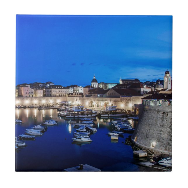Azulejo Puerto y paredes de Dubrovnik iluminados por la no (Frente)
