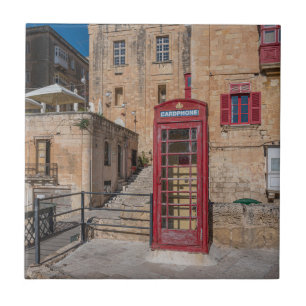 Azulejo Puesto de teléfono rojo en La Valeta Malta