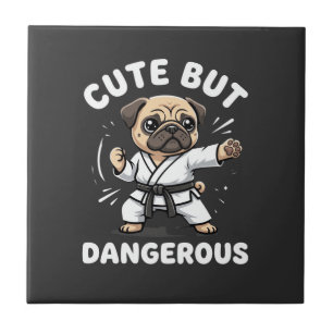 Azulejo Pug de karate lindo pero peligroso