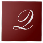 Azulejo Q Monograma Blanco inicial en Maroon<br><div class="desc">Monograma clásico de letra blanca sobre fondo rojo oscuro,  Q.</div>