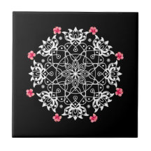 Rangoli blanco con hibisco