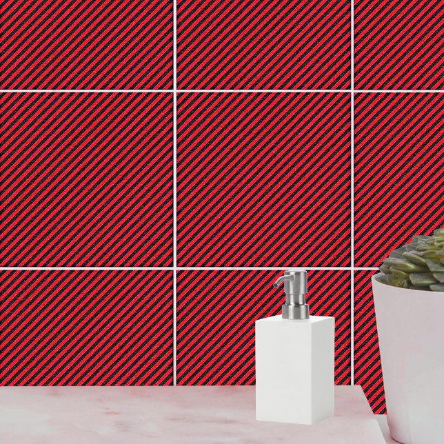 Azulejo Rayas diagonales delgadas en negro y rojo (Thin Black and Red Diagonal Stripes Ceramic Tile)