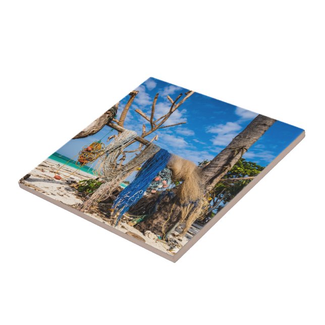 Azulejo Redes de pesca que se secan en la playa (Lado)