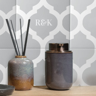 Azulejo Rejillas blancas simples y con estampado monogramo