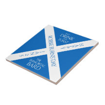 Robbie con bebida y tostada quema la bandera escoc