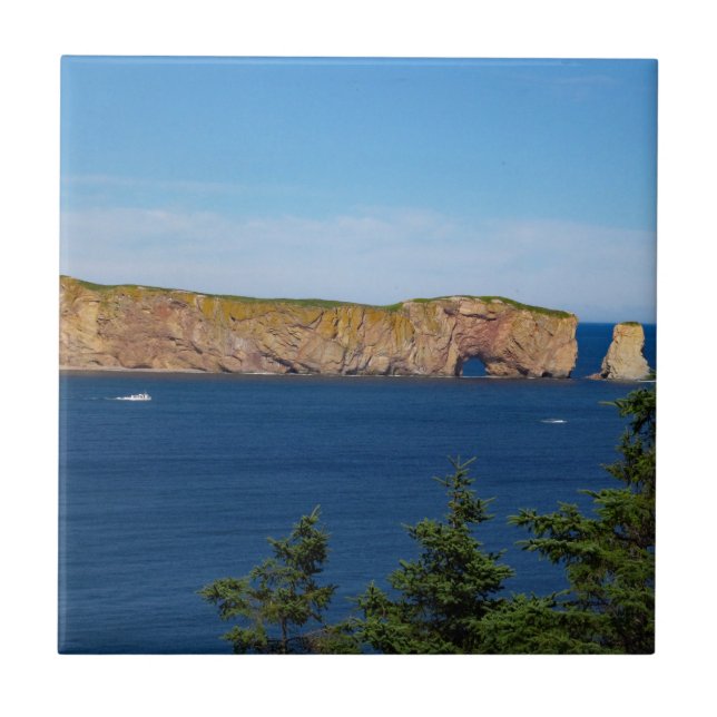 Azulejo Rock percé en el Golfo de San Lorenzo (Frente)