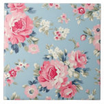 Azulejo Rosas rosadas de algodón en fondo azul<br><div class="desc">Elegante y romántico estampado floral sin costura con rosas rosa rosa pastel estilo cabaña con flores silvestres blancas y rosas sobre fondo azul cielo claro.</div>