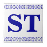 Azulejo Rótulo de mosaico Personalizado<br><div class="desc">Letra victoriana mosaico - azul sobre blanco con el borde de una impresora. Haz señales de azulejos. Dos letras.</div>